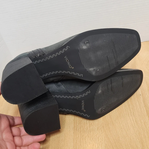 Vionic Carnelia Black Leather Western Booties women's size 11 like new - Picture 8 of 16